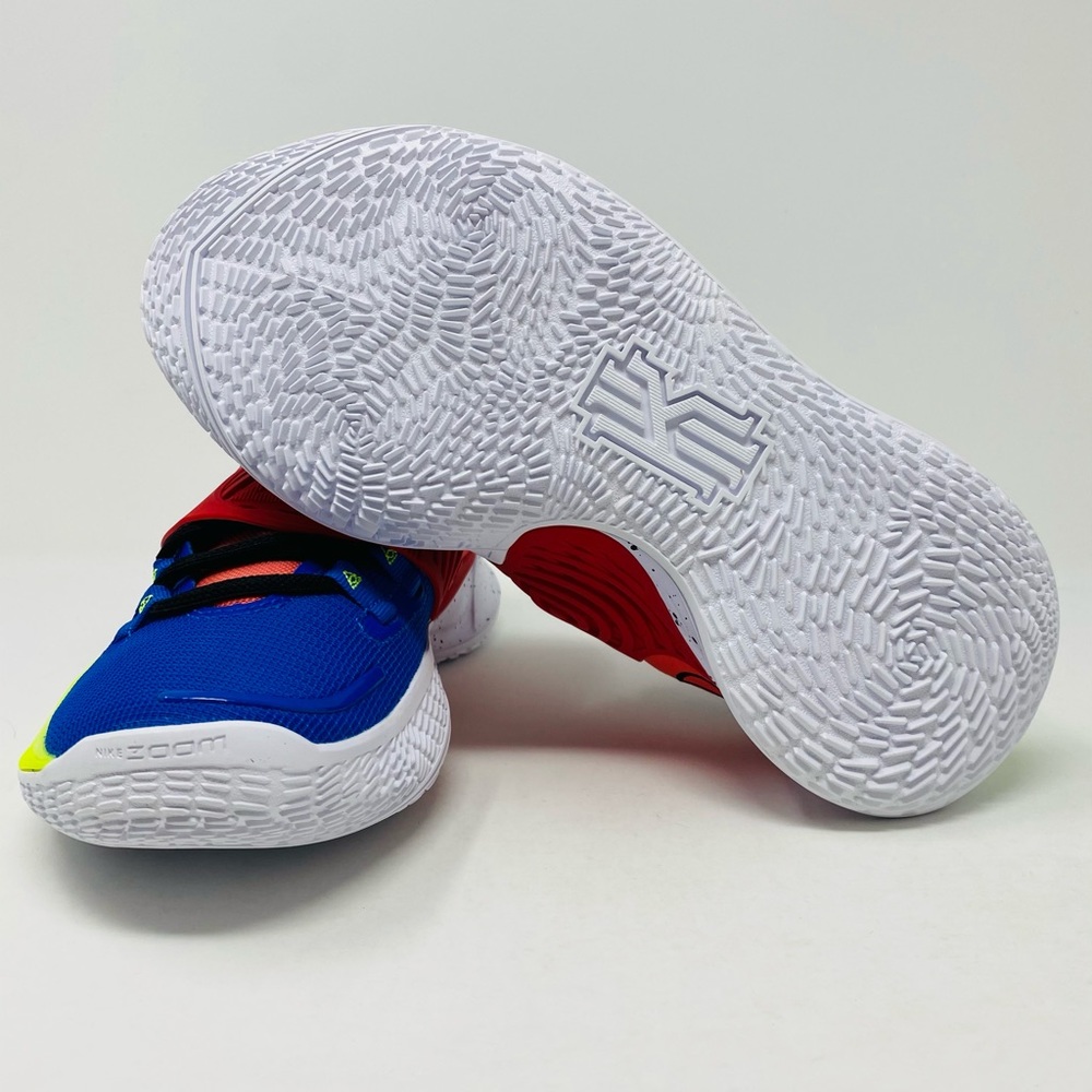 Nike Kyrie Low 3 NY vs. NY Special Edition - Picture 4 of 6